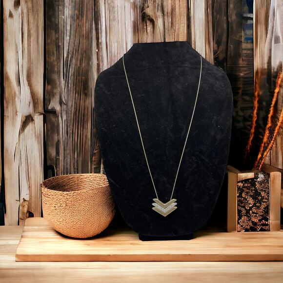 Elegant Gold & Silver V-Link Necklace – 34” Two-Tone Statement Piece - Picture 6 of 6